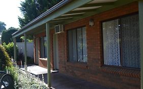 Bright Colonial Motel